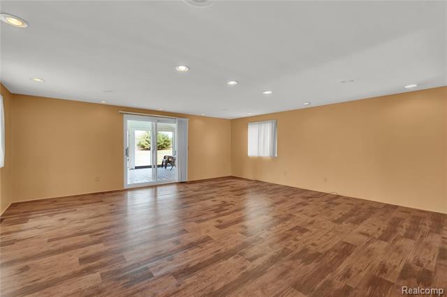 Builiding view nine for 5428 Gratiot, Saint Clair, MI. 48079