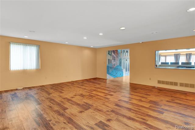 Builiding view seven for 5428 Gratiot, Saint Clair, MI. 48079