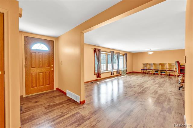 Builiding view seventeen for 5428 Gratiot, Saint Clair, MI. 48079