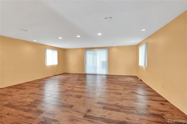 Builiding view six for 5428 Gratiot, Saint Clair, MI. 48079