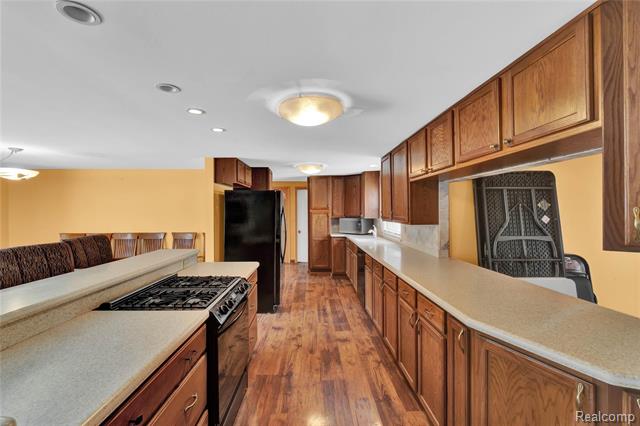 Builiding view thirteen for 5428 Gratiot, Saint Clair, MI. 48079