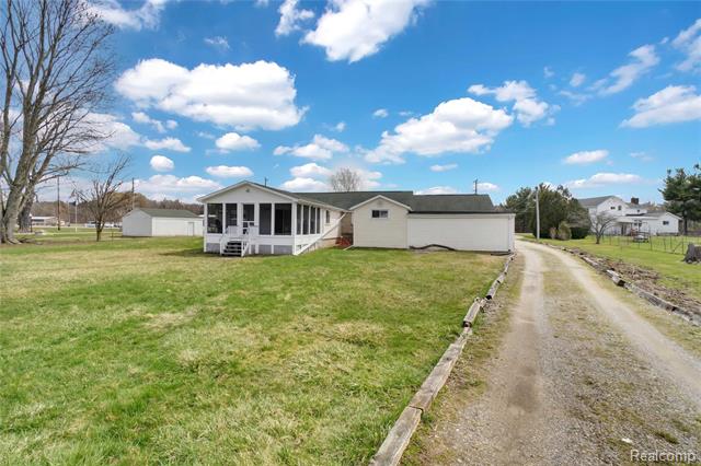 Builiding view thirty two for 5428 Gratiot, Saint Clair, MI. 48079