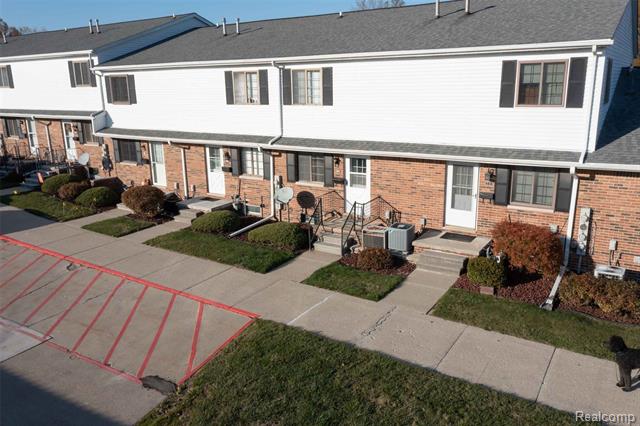 Builiding view thirty three for 125 Cuttle, Marysville, MI. 48040