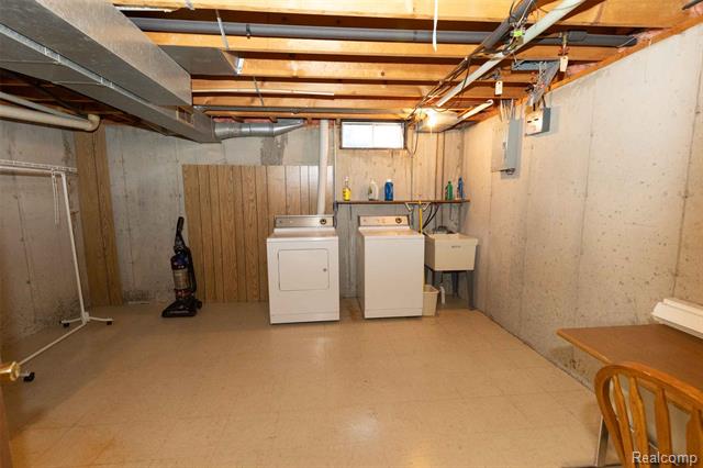 Builiding view thirty for 125 Cuttle, Marysville, MI. 48040