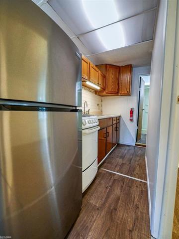 Builiding view nine for 5054 Gratiot, Saint Clair, MI. 48079