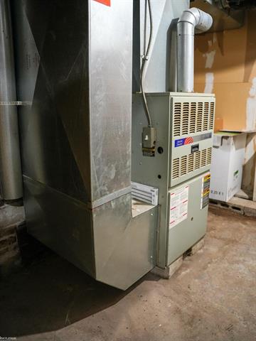 Builiding view seventeen for 5054 Gratiot, Saint Clair, MI. 48079