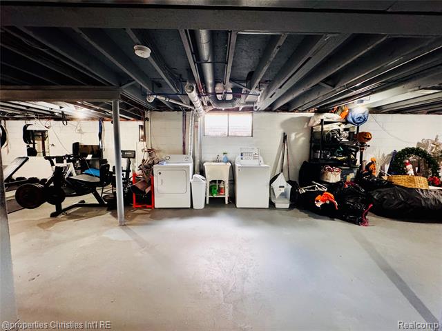 Builiding view twenty four for 1066 Virginia, Marysville, MI. 48040