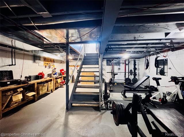 Builiding view twenty one for 1066 Virginia, Marysville, MI. 48040