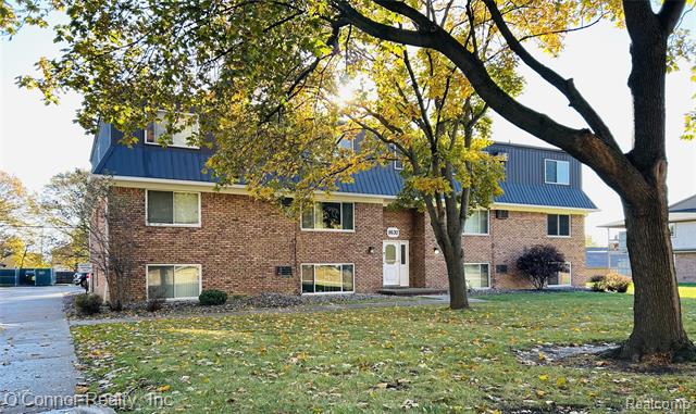 Builiding view one for 1637 S Riverside, Saint Clair, MI. 48079