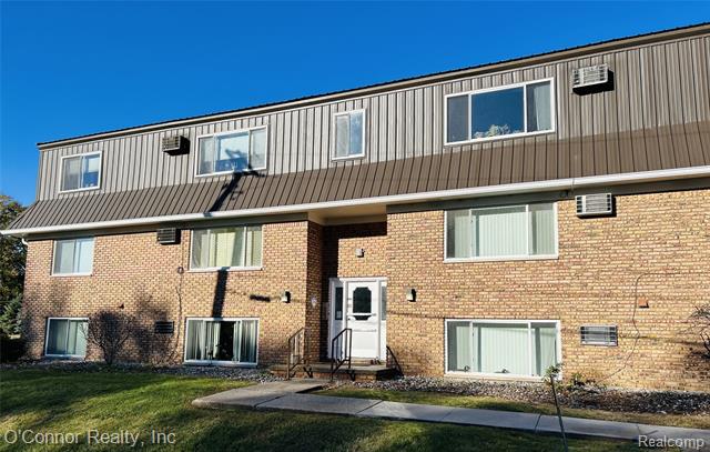 Builiding view thirteen for 1637 S Riverside, Saint Clair, MI. 48079