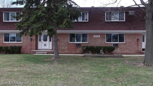 front view for 1606 Oakland Ave, Saint Clair, Mi. 48079