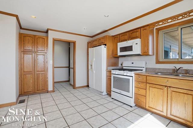 Builiding view nine for 1350 Oakland, Saint Clair, MI. 48079