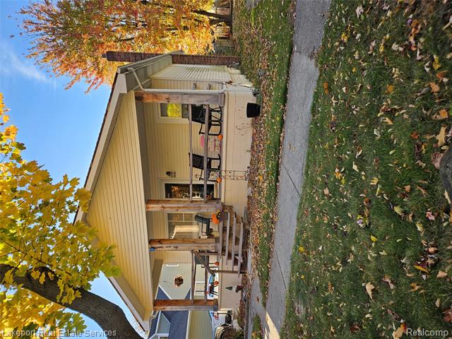 Builiding view one for 814 James, Marysville, MI. 48040