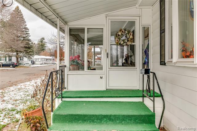 Builiding view nineteen for 3333 Ravenswood, Marysville, MI. 48040