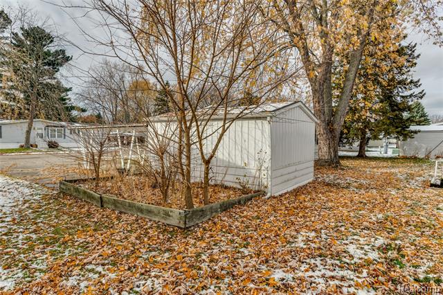 Builiding view twenty five for 3333 Ravenswood, Marysville, MI. 48040