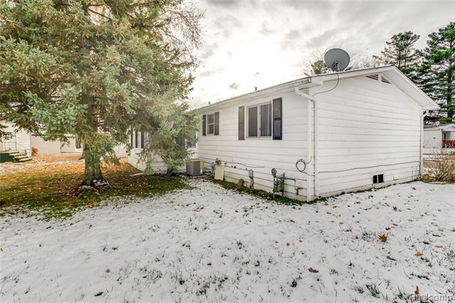 Builiding view twenty four for 3333 Ravenswood, Marysville, MI. 48040