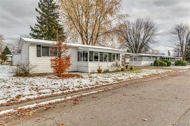 Builiding view twenty three for 3333 Ravenswood, Marysville, MI. 48040