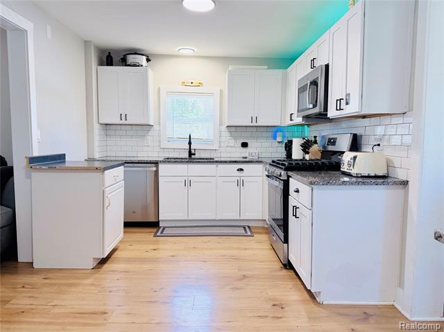 Builiding view eleven for 2712 Vanness, Port Huron, MI. 48060