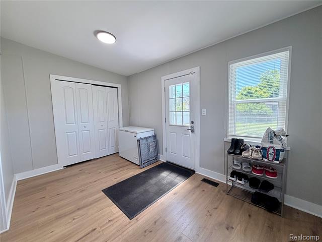 Builiding view fourteen for 2712 Vanness, Port Huron, MI. 48060