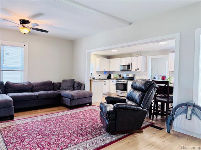 Builiding view nine for 2712 Vanness, Port Huron, MI. 48060