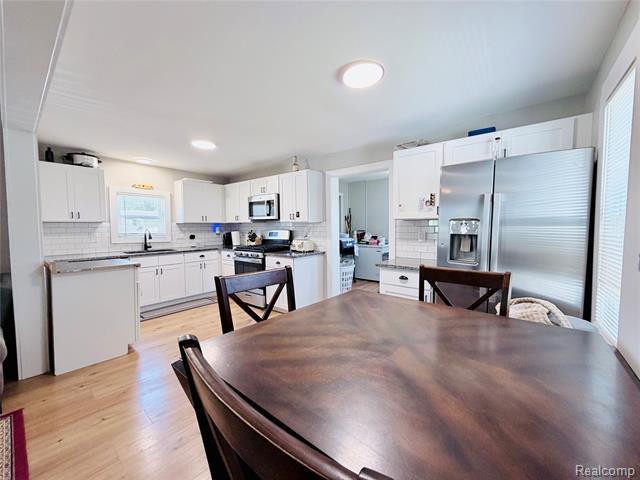 Builiding view thirteen for 2712 Vanness, Port Huron, MI. 48060