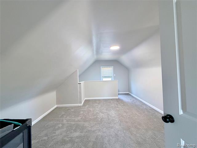 Builiding view twenty five for 2712 Vanness, Port Huron, MI. 48060