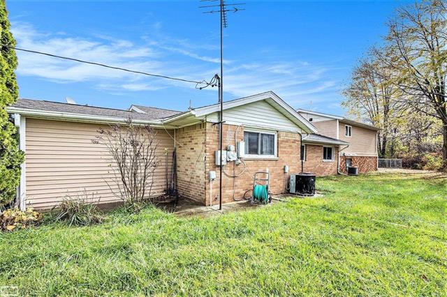 Builiding view five for 11377 Hill, Memphis, MI. 48041