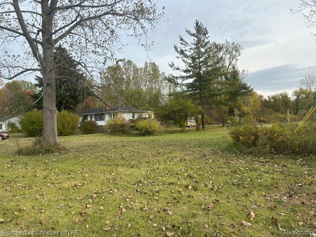 Builiding view five for 3369 Dove, Port Huron, MI. 48060