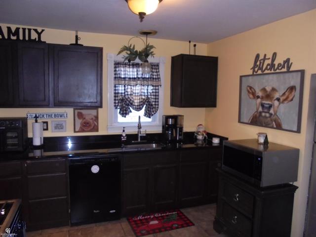 Builiding view seventeen for 13864 Hough, Allenton, MI. 48002