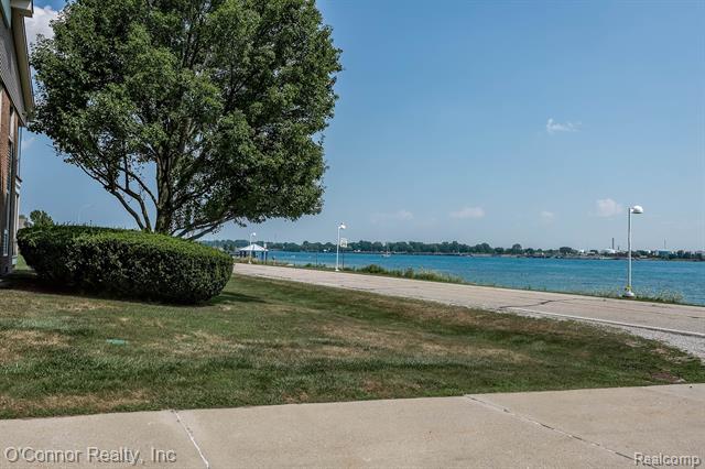 Builiding view twenty five for 1660 River, Marysville, MI. 48040