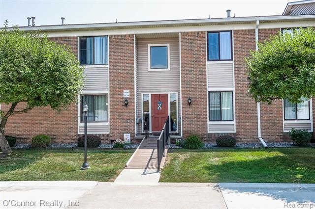 Builiding view twenty four for 1660 River, Marysville, MI. 48040