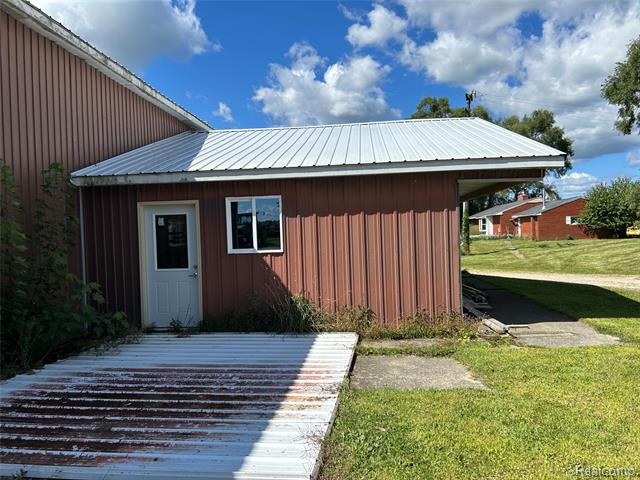 Builiding view eighteen for 16465 Almont, Allenton, MI. 48002