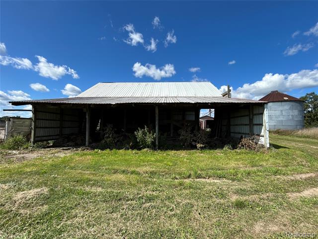 Builiding view fifteen for 16465 Almont, Allenton, MI. 48002