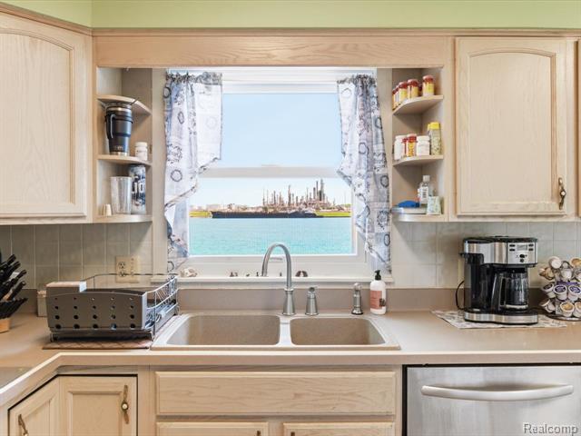Builiding view eleven for 4016 Military, Port Huron, MI. 48060