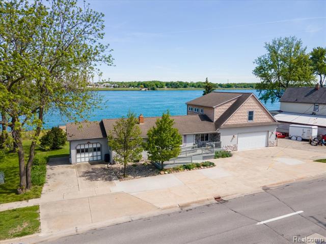 Builiding view forty one for 4016 Military, Port Huron, MI. 48060