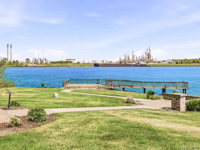 Builiding view thirty five for 4016 Military, Port Huron, MI. 48060