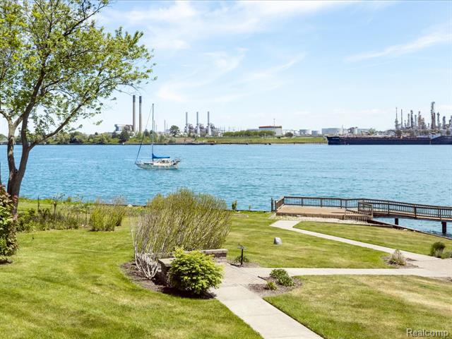 Builiding view thirty six for 4016 Military, Port Huron, MI. 48060