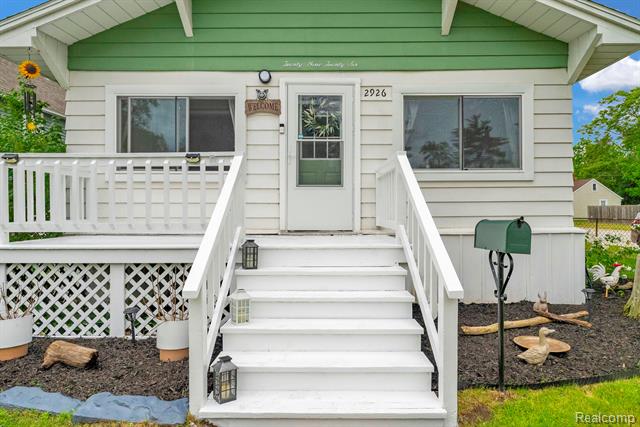 Builiding view five for 2926 South Boulevard, Port Huron, MI. 48060
