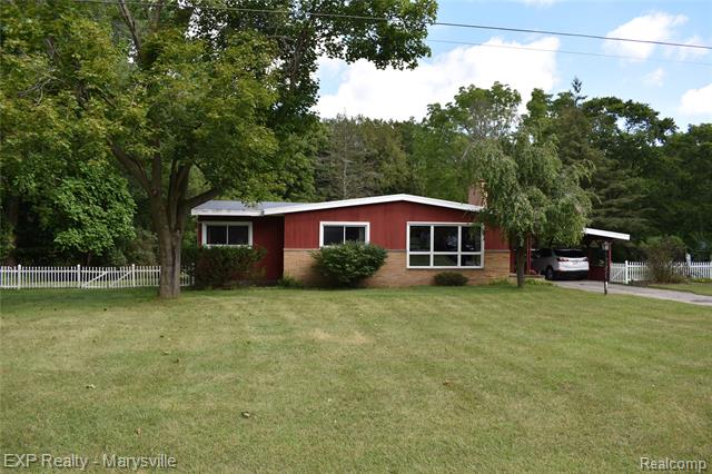 front view for 7710 Sparling Rd, Goodells, Mi. 48027