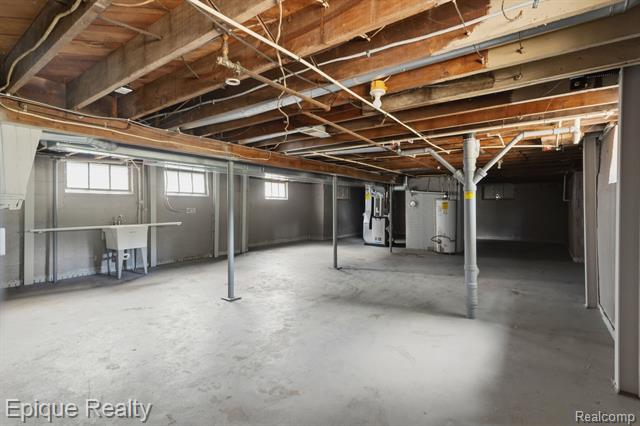 Builiding view eighteen for 1325 Oak, Port Huron, MI. 48060
