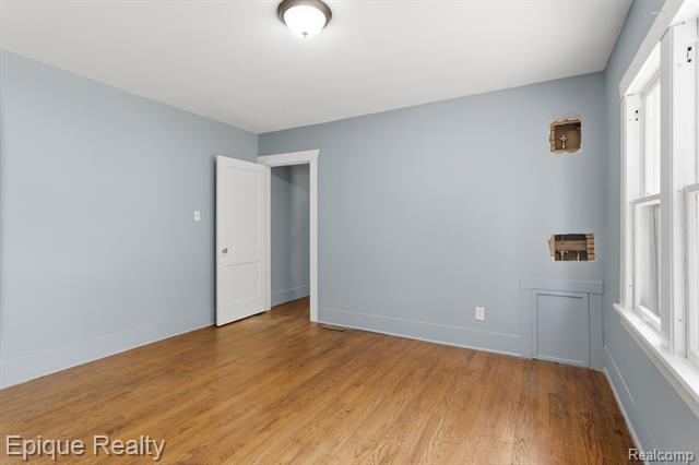 Builiding view nine for 1325 Oak, Port Huron, MI. 48060