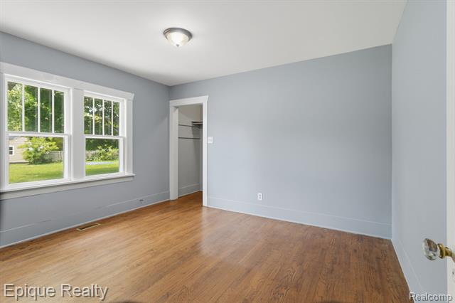 Builiding view ten for 1325 Oak, Port Huron, MI. 48060