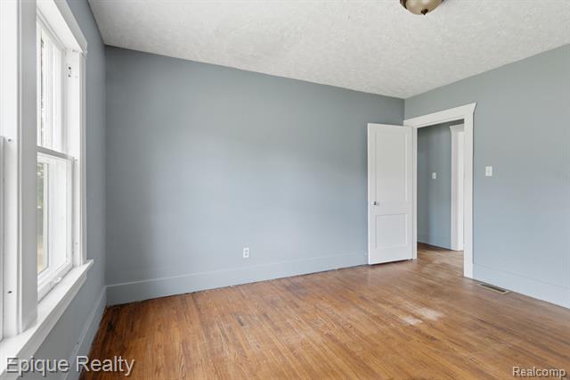 Builiding view twelve for 1325 Oak, Port Huron, MI. 48060