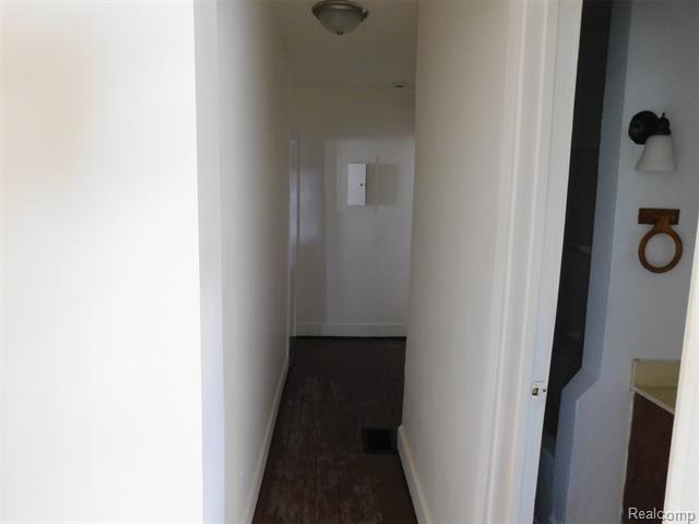 Builiding view five for 1104 , Port Huron, MI. 48060