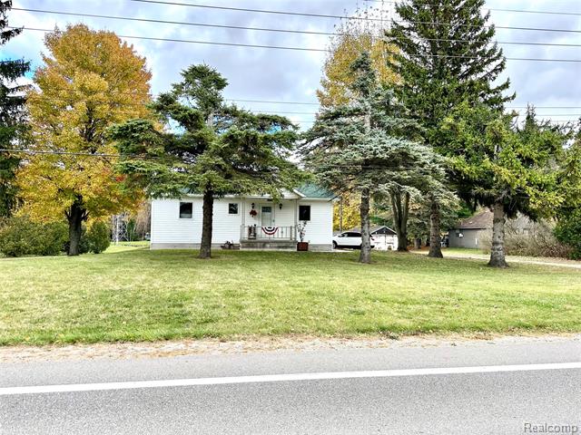 front view for 2482 N Range Rd, Port Huron, Mi. 48060