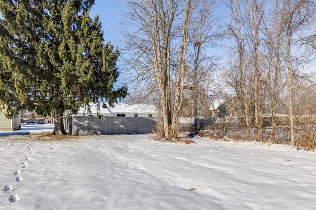 Builiding view twenty eight for 110 Botsford, Port Huron, MI. 48060