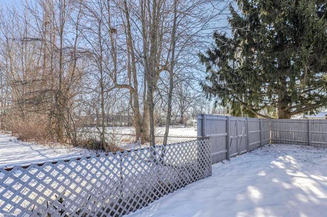 Builiding view twenty five for 110 Botsford, Port Huron, MI. 48060