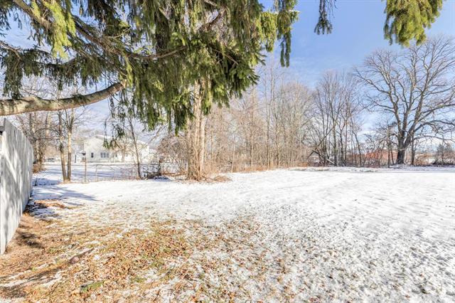 Builiding view twenty seven for 110 Botsford, Port Huron, MI. 48060