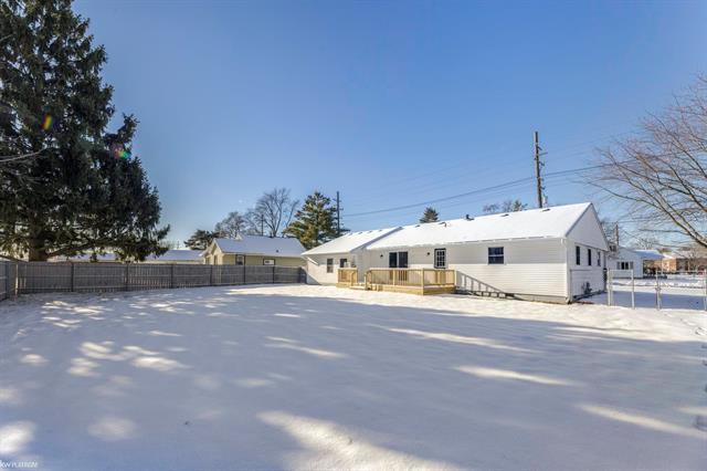 Builiding view twenty six for 110 Botsford, Port Huron, MI. 48060