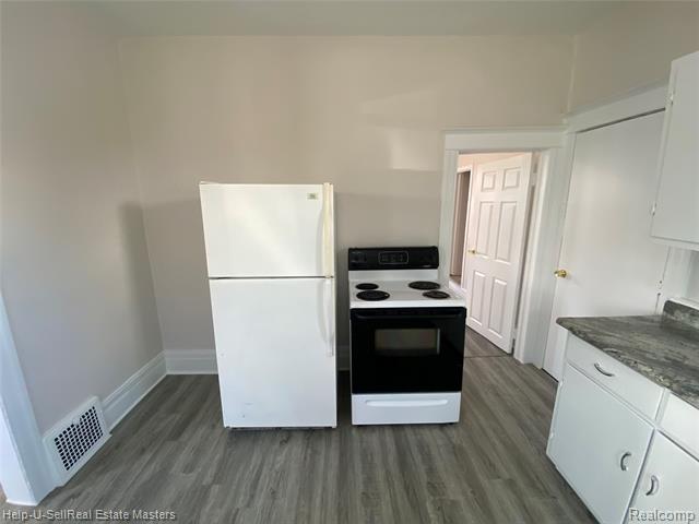 Builiding view eight for 1109 Wells, Port Huron, MI. 48060